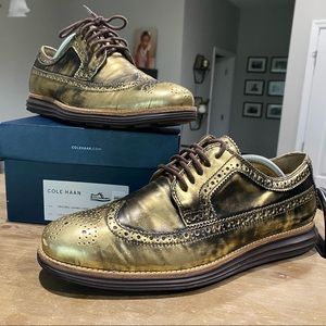 COLE HAAN Men’s Original Grand Wingtip Oxford Gold